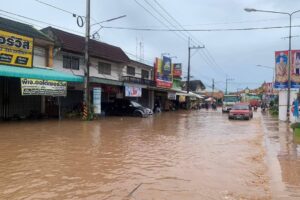 วังโป่งจมน้ำ หลังฝนตกหนักสะสมสูงถึง 140 มิลิเมตร